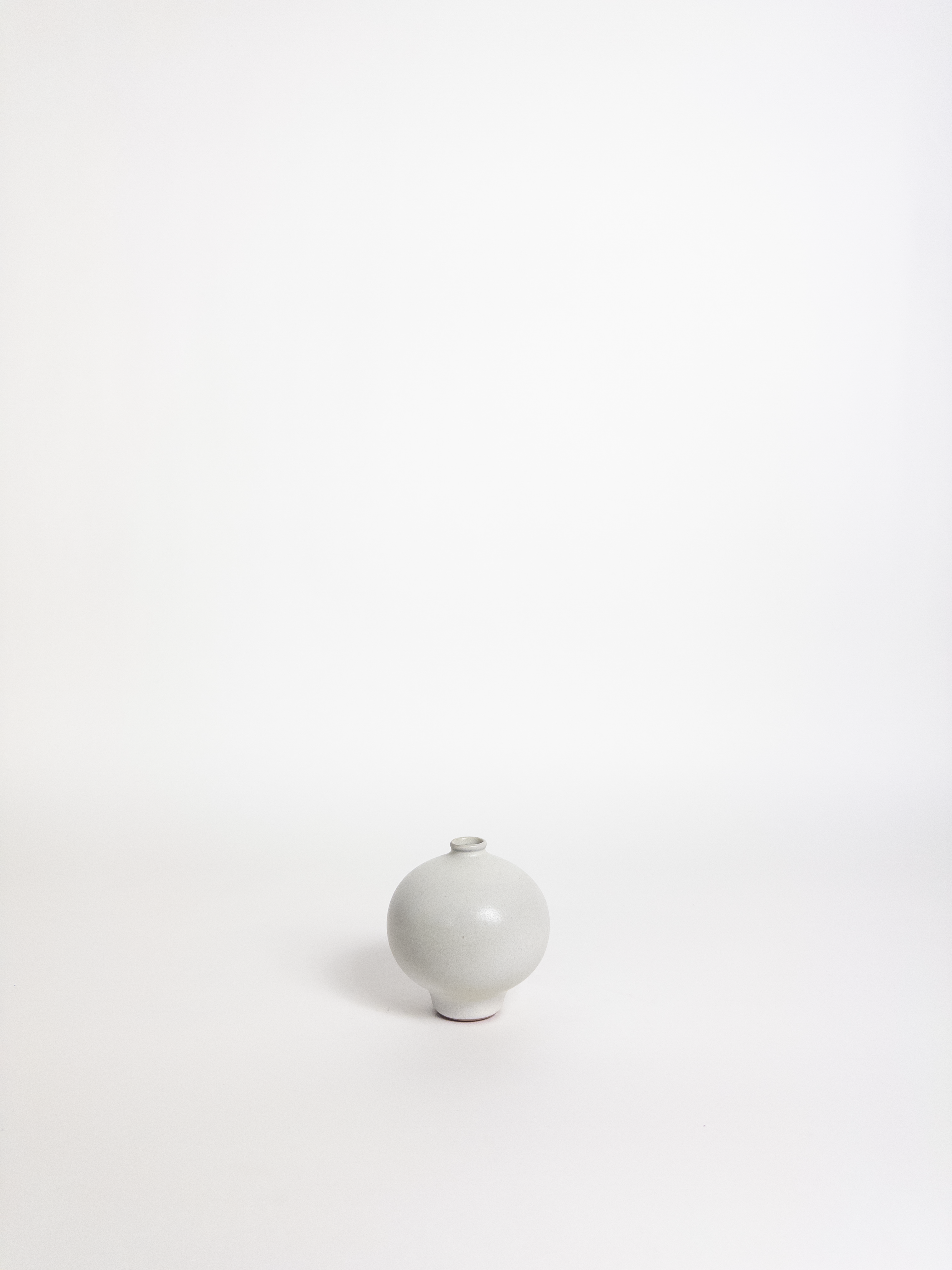 Obi White Bud Vase
